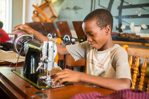 Rifare il guardaroba dei bambini con i vecchi vestiti