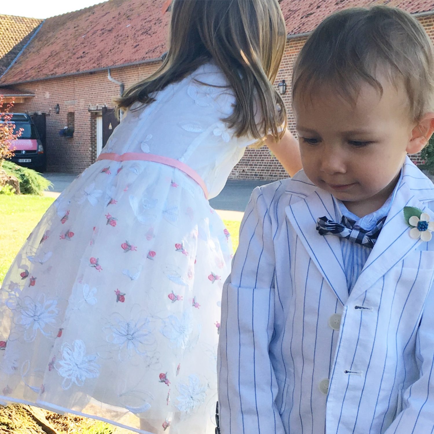 Vestire due fratelli per un matrimonio country chic