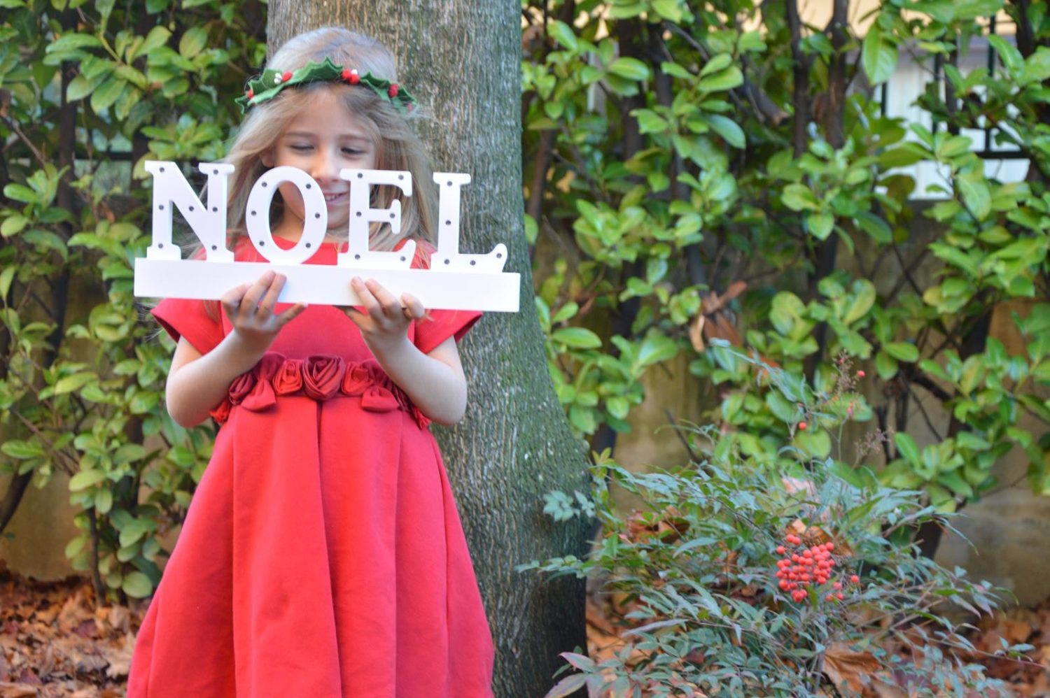 Rosso Natale: le foto natalizie con i bambini